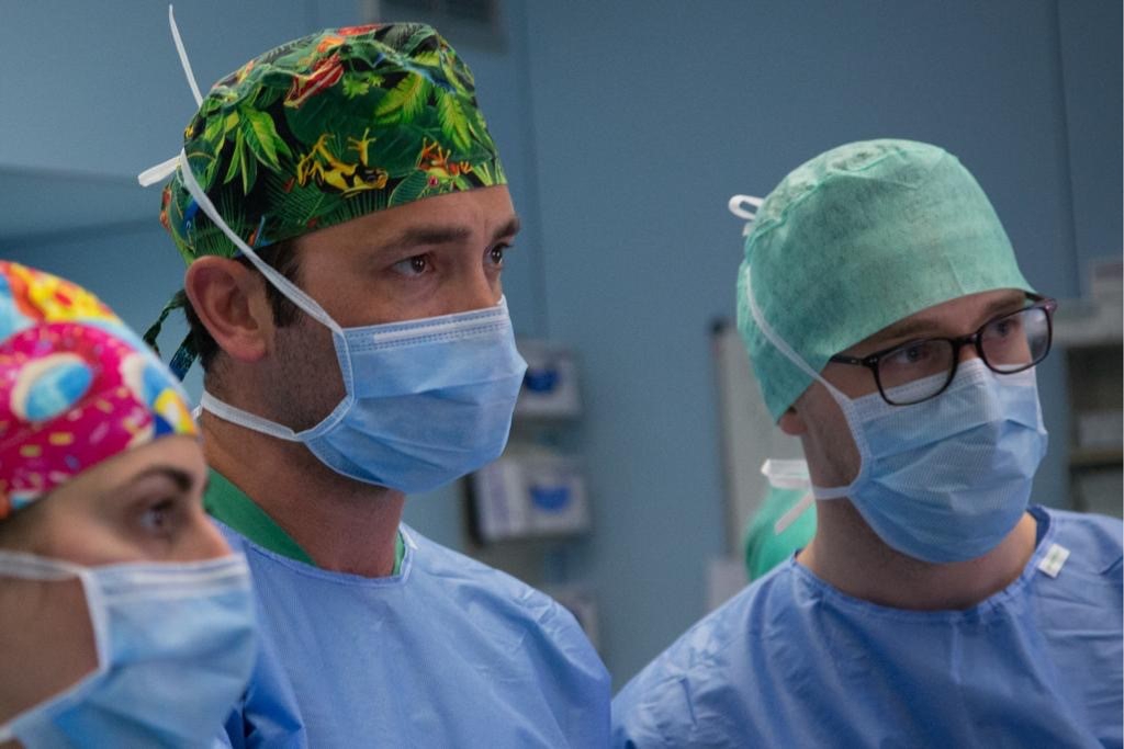 Mijlpaal: chirurg haalt voor 400ste keer tumor in lever weg met kijkoperatie