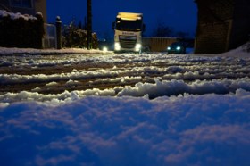 300.000 gezinnen zonder stroom en al 1 dode: ongewoon vroege en hevige sneeuwval houdt lelijk huis in zuiden en oosten van Frankrijk