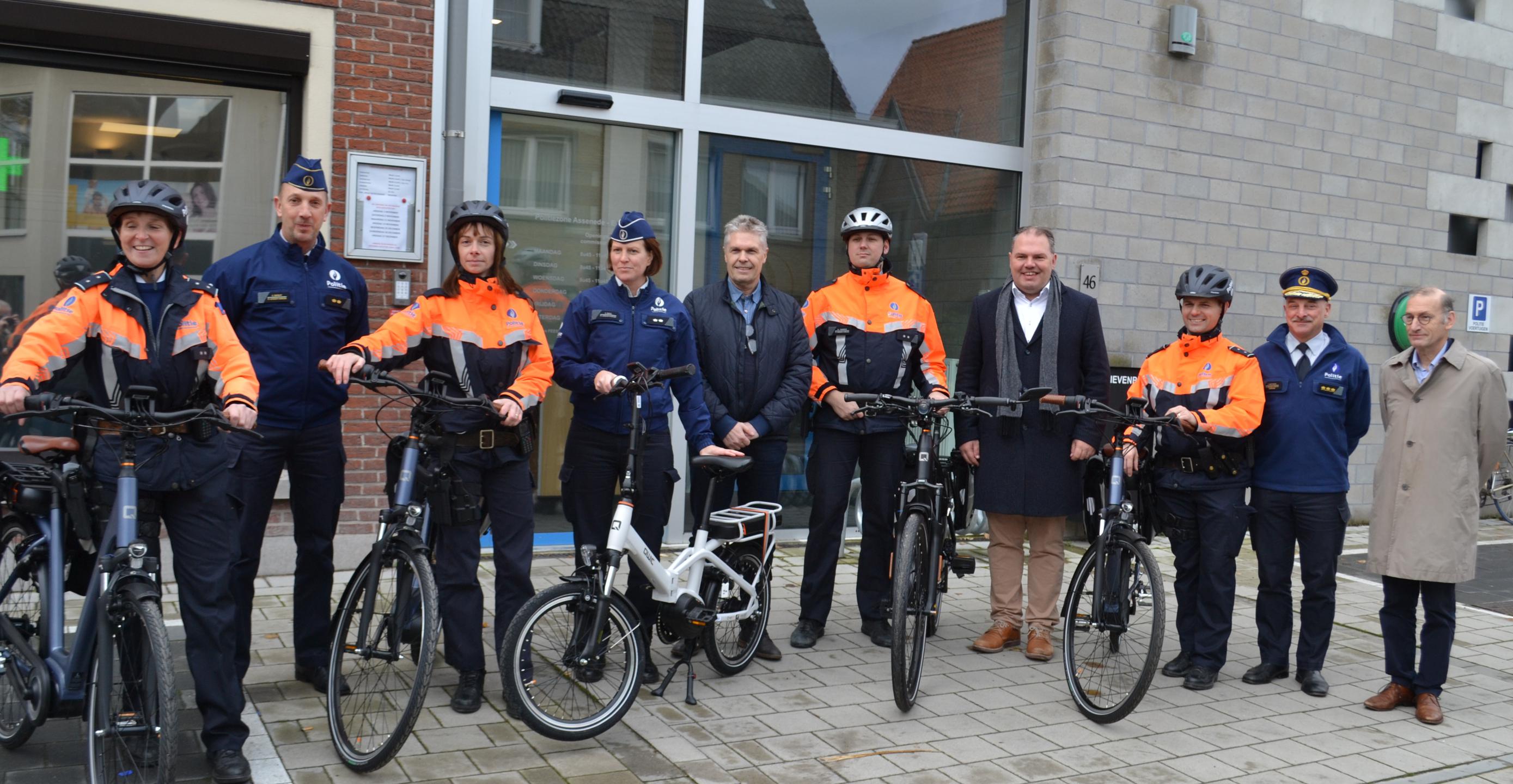 Politiezone schaft zich veertien elektrische fietsen aan voor evenveel wijkagenten