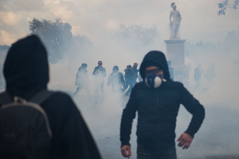 Eerste verjaardag van protest ‘gele hesjes’ ontsierd door geweld