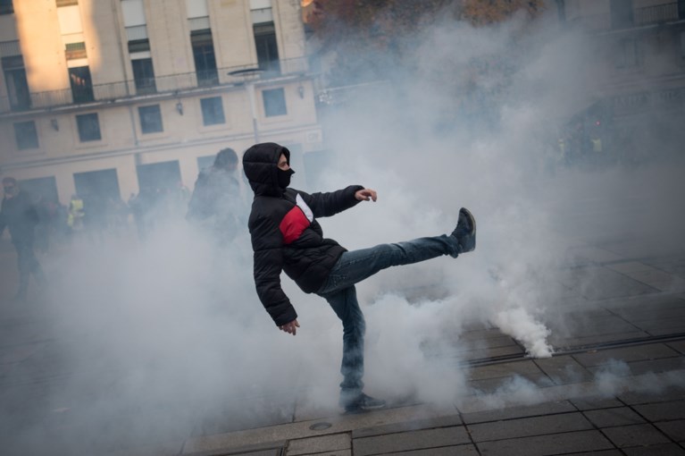 Eerste verjaardag van protest ‘gele hesjes’ ontsierd door geweld