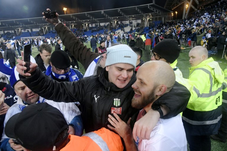 Uitzinnige taferelen in Finland na eerste kwalificatie ooit voor EK voetbal