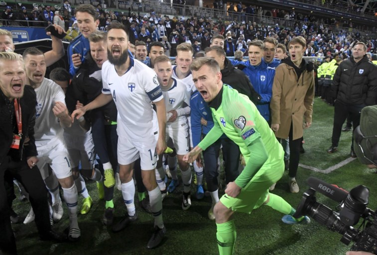 Uitzinnige taferelen in Finland na eerste kwalificatie ooit voor EK voetbal