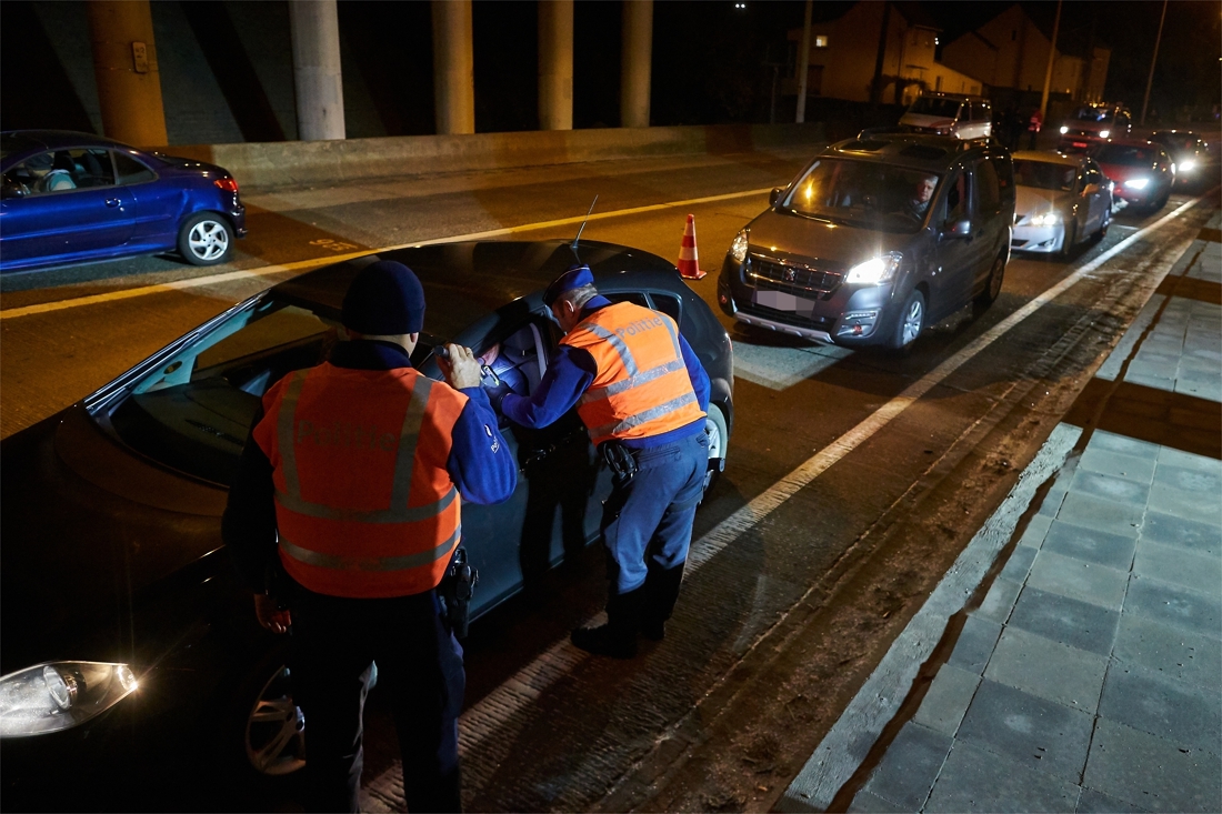 Politie Bilzen moet in vijf uur tijd 17 rijbewijzen inhouden of intrekken - Het Nieuwsblad