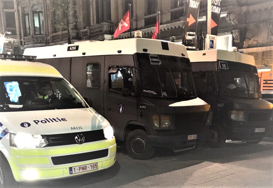 In hun blootje gezet door Snapchat: politie slaat 17 jongeren in de boeien na “verontrustende Snapchatberichten”