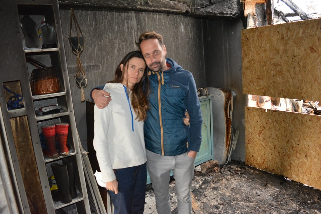 Sylvie (37) en Wim (47) hebben nog steeds geen noodwoning na verwoestende brand: “Moris (3) is nu onze grootste zorg, we hebben absoluut een nieuwe plek nodig”