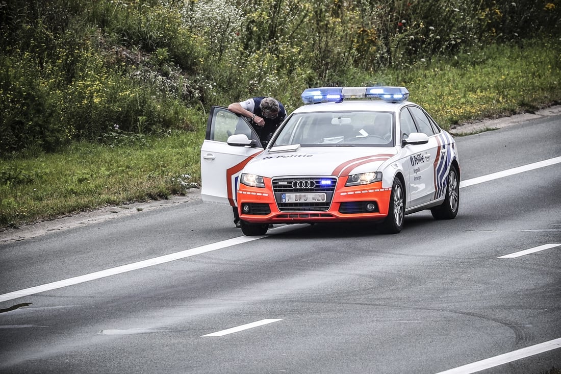 Politie controleert aan de grens: acht kilo wiet en 56.600 euro cash aangetroffen