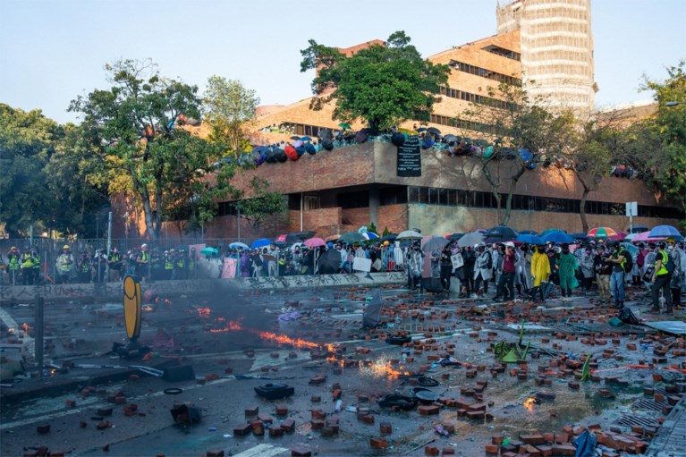 Manifestanten op campus moeten zich overgeven indien ze vreedzame oplossing willen