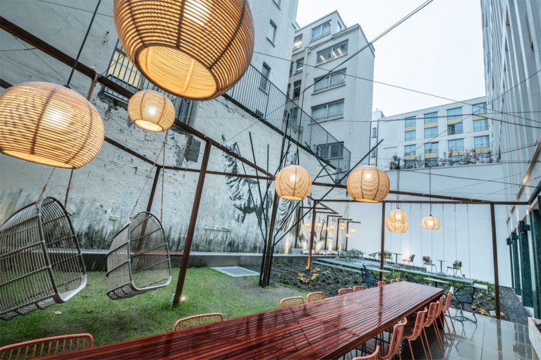 Pintjes zelf tappen en betalen door je handpalm te scannen: eerste selfservice hotel in ons land geopend
