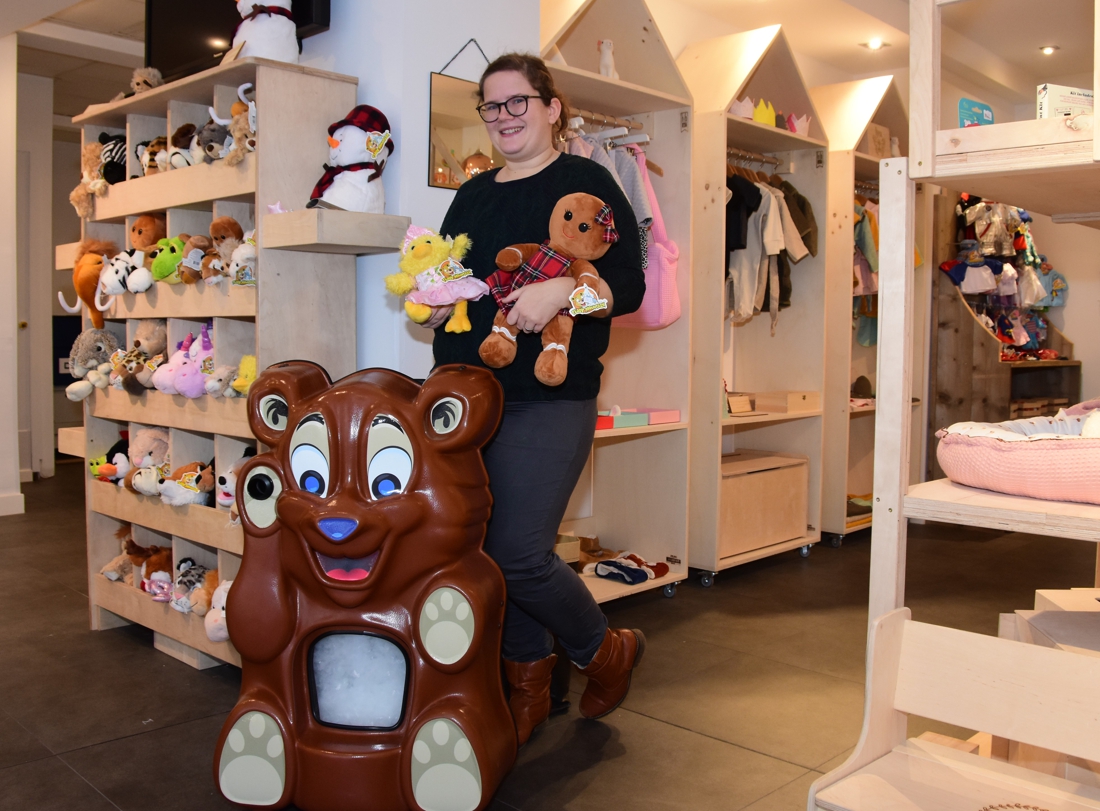 ’t Gelukske in Lievevrouwestraat pakt uit met knuffelberenmachine: “Speciaal in Engeland gaan halen”
