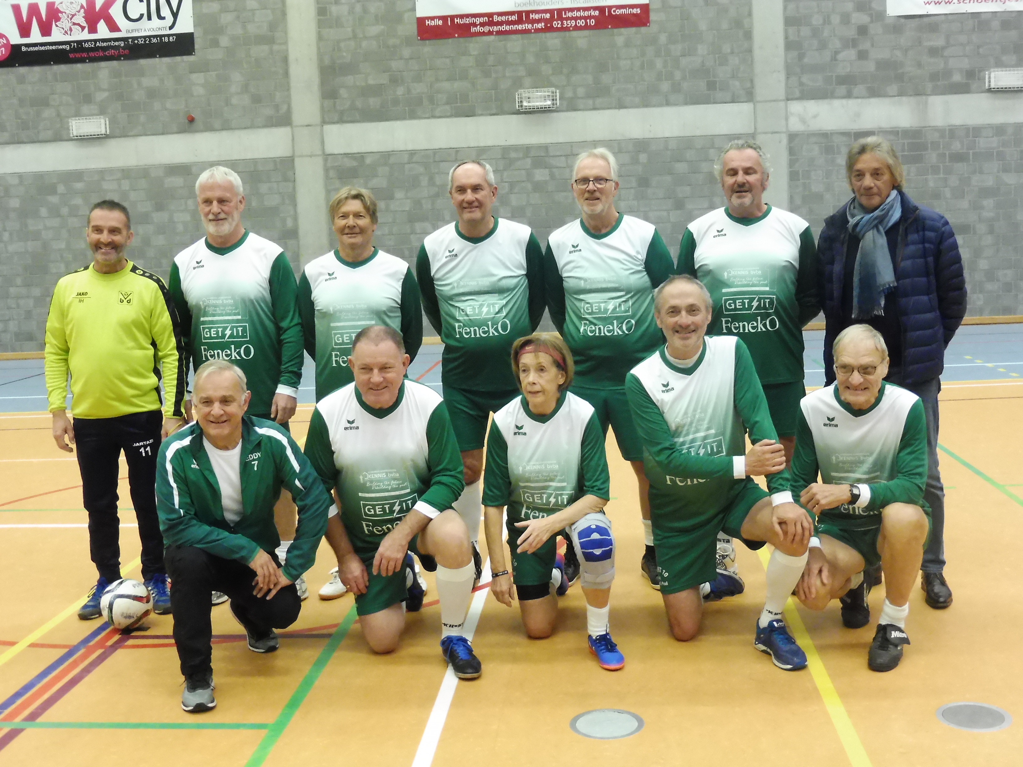 Wandelvoetballers Verbroedering Beersel Drogenbos en FCB Oldstars speelden vriendschappelijk