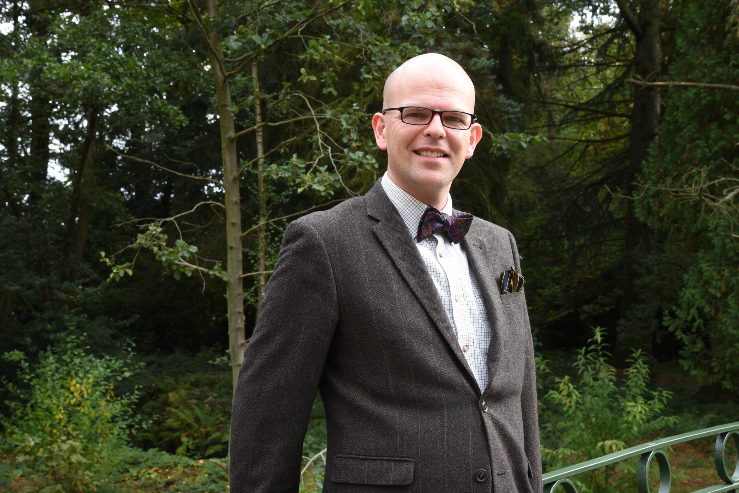 Auteur mag boek voorstellen in Engeland