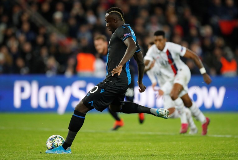 Verbannen Mbaye Diagne maakt lol op training: “Ik trap geen penalty, die is voor Hans”