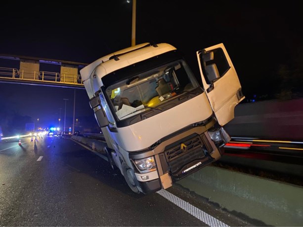 E313 richting Antwerpen muurvast in Ranst na zwaar ongeval