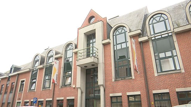VIDEO. Gouverneur vernietigt arbeidsreglement gemeentepersoneel