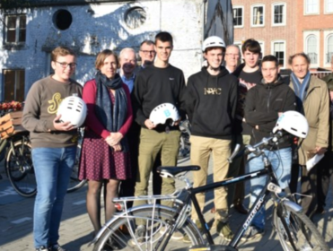 Buddy's promoten gebruik veilige fietshelm (Hoegaarden) - Het Nieuwsblad  Mobile