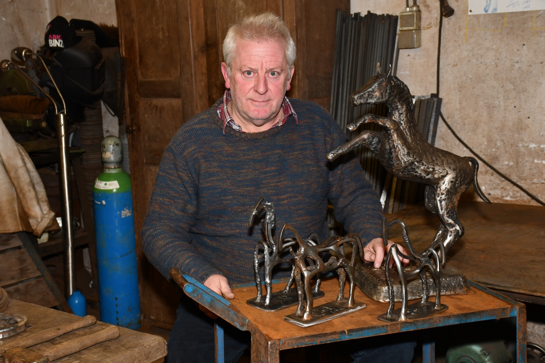 Patrick Steen maakt kunstwerken voor Equigala: “Paard in staal maken is echt monnikenwerk”