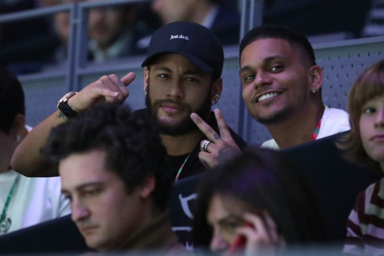 Neymar heeft zijn comeback bij PSG nog niet gemaakt of hij ligt al onder vuur: “Wat kan ik doen? Ik ben zijn vader of de politie niet”