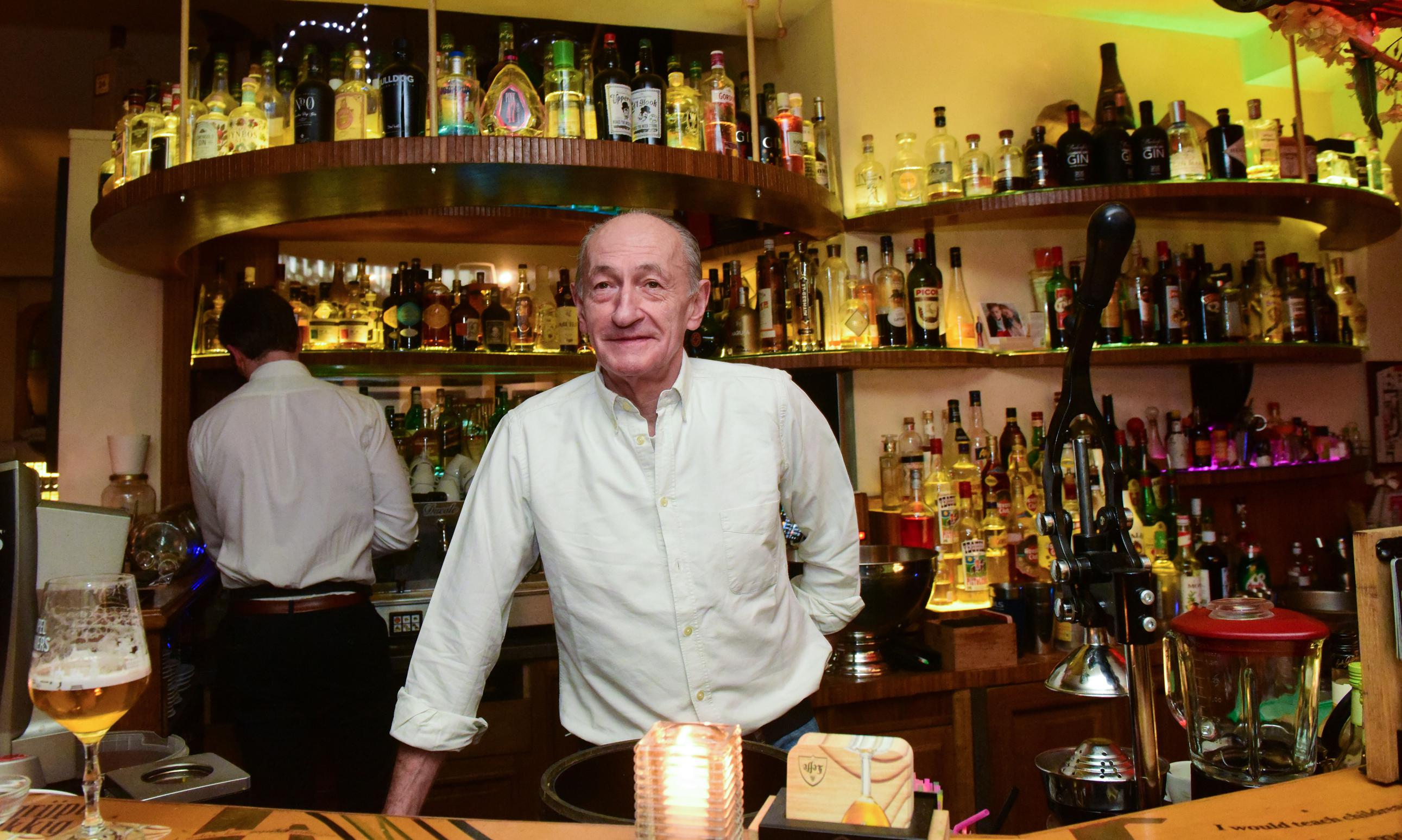 Nachtburgemeester verkoopt legendarisch café