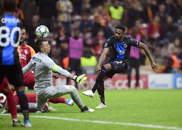 Club Brugge sleept in extremis punt uit de brand tegen Galatasaray, Mata en Diatta krijgen rood in bizar slot