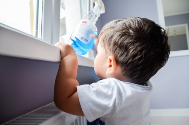 Vergis Je Niet In Vergif Wat Moet Je Doen Als Iemand Een Giftig Product Heeft Ingeslikt