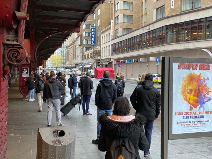 Man (42) overleden na val van dak aan Centraal Station