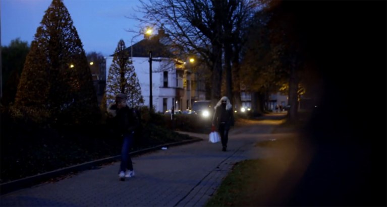 Man met blonde pruik probeert twee jongens te ontvoeren in Ronse: “Slachtoffer werd enkele meters meegesleurd, maar kon weglopen”