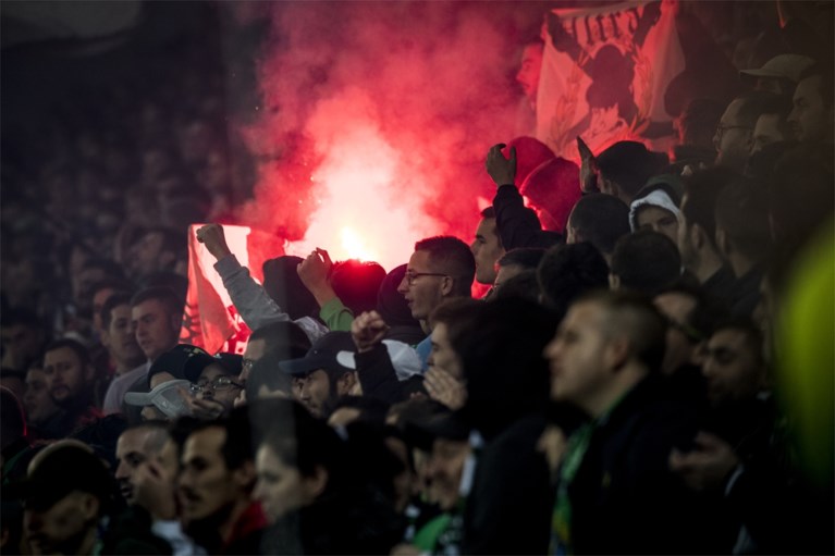 AA Gent kwalificeert zich met tien man voor de knock-outfase van de Europa League na matig gelijkspel in Saint-Etienne