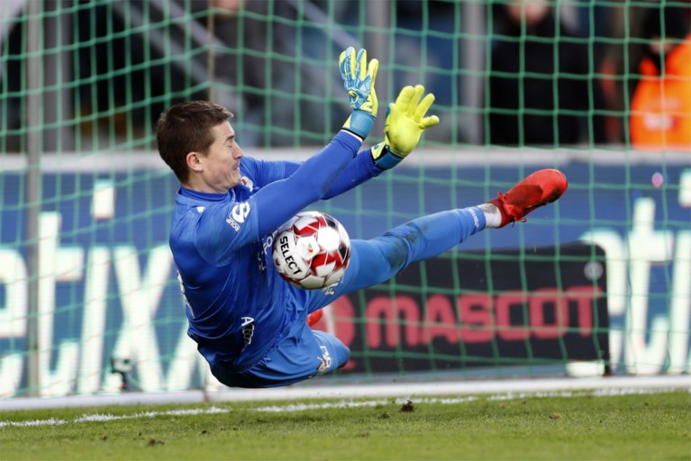 Twee weggeefgoals en een gemiste strafschop: zielloos Anderlecht doet zichzelf de das om bij Oostende