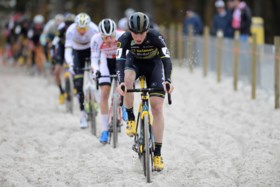 Mathieu van der Poel boekt in Mol zijn negende opeenvolgende zege van het seizoen, volledig podium voor Corendon-Circus