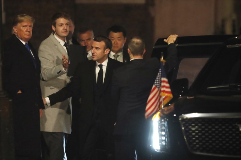 Trump en Macron bikkelen tijdens bizarre persconferentie: “Wil je een paar aardige ISIS-strijders? Ik zou ze je kunnen geven”