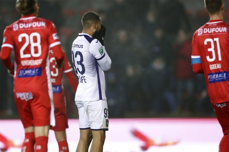 Anderlecht verjaagt crisis met kwalificatie in de beker tegen Moeskroen, blessure Kompany domper op feestvreugde