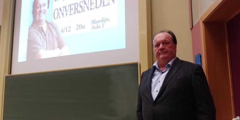 Studenten betogen tegen lezing bekende plastisch chirurg: “Geen seksisme aan UGent”