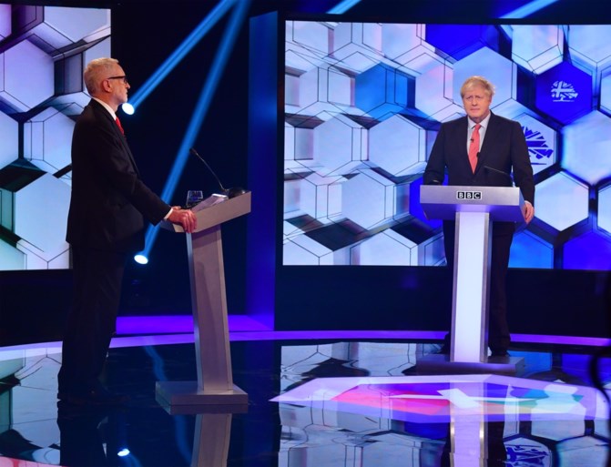 Zelfde pak, zelfde das maar voor de rest stonden Johnson en Corbyn lijnrecht tegenover elkaar in laatste debat