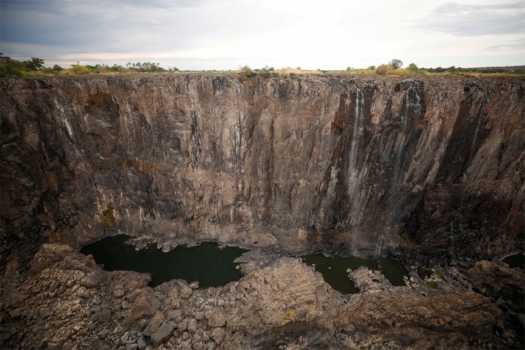 Wereldberoemde Victoria Falls-watervallen dreigen op te drogen: waterpeil op laagste punt in kwarteeuw