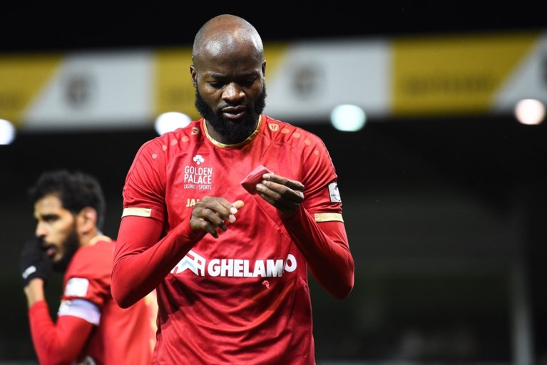 Naast CR7 is er nu ook LZ7: Didier Lamkel Zé toont kersvers logo na doelpunt
