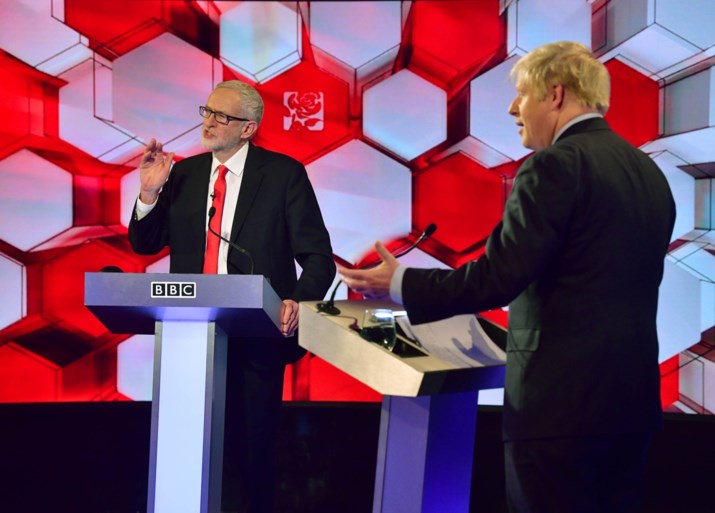 Zelfde pak, zelfde das maar voor de rest stonden Johnson en Corbyn lijnrecht tegenover elkaar in laatste debat