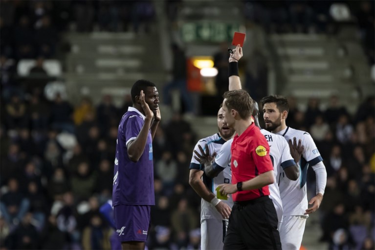 Negen spelers van Beerschot slepen in de 98ste (!) minuut nog een gelijkspel uit de brand tegen Virton