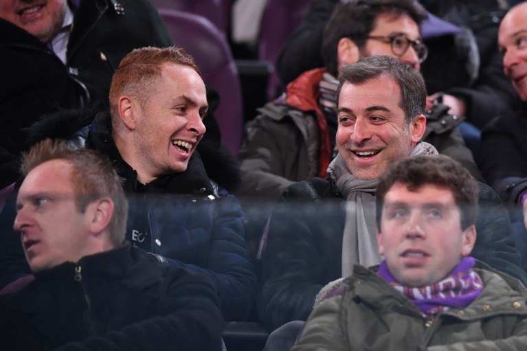 Daar is Mogi Bayat weer: gecontesteerde makelaar duikt nog eens op in tribunes Anderlecht