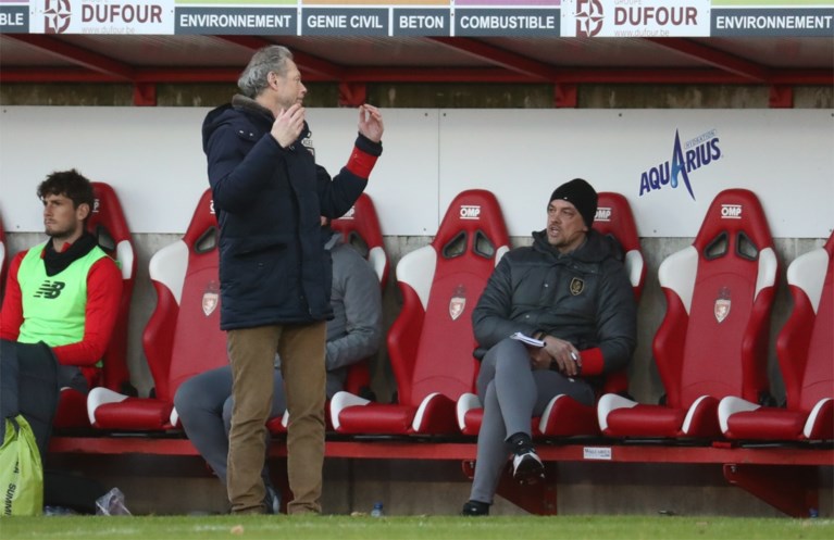 Michel Preud’homme razend op ref na twee duidelijke rode kaarten: