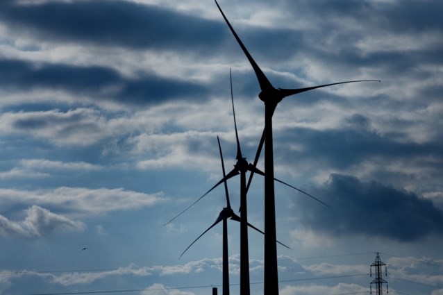 Windturbine verliest twee wieken, oorzaak niet duidelijk
