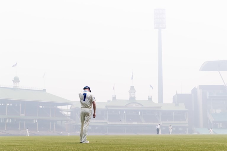 Sydney gehuld in dikke rook