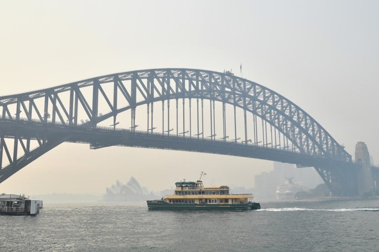 Sydney gehuld in dikke rook