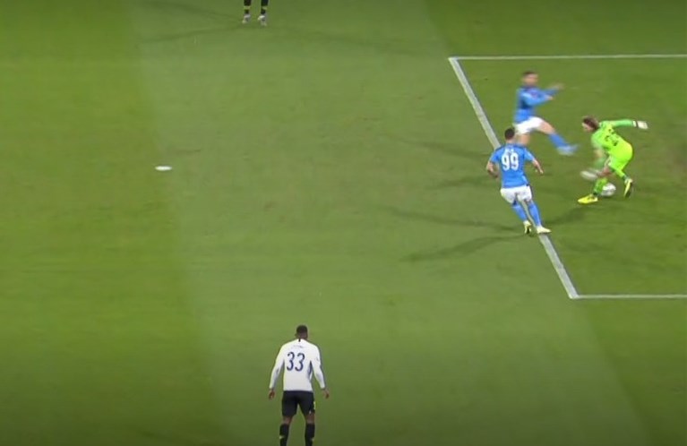 Drama voor Maarten Vandevoordt (Genk): jongste doelman ooit zwaar in de fout
