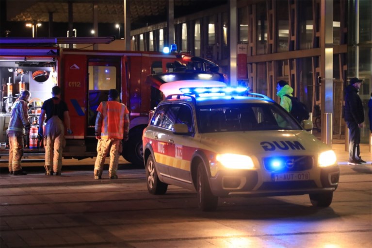 Buschauffeur De Lijn vindt bewusteloze man in station en reanimeert hem