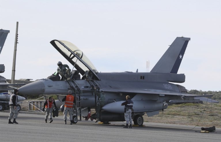 Chileense luchtmacht vindt brokstukken van verdwenen vliegtuig