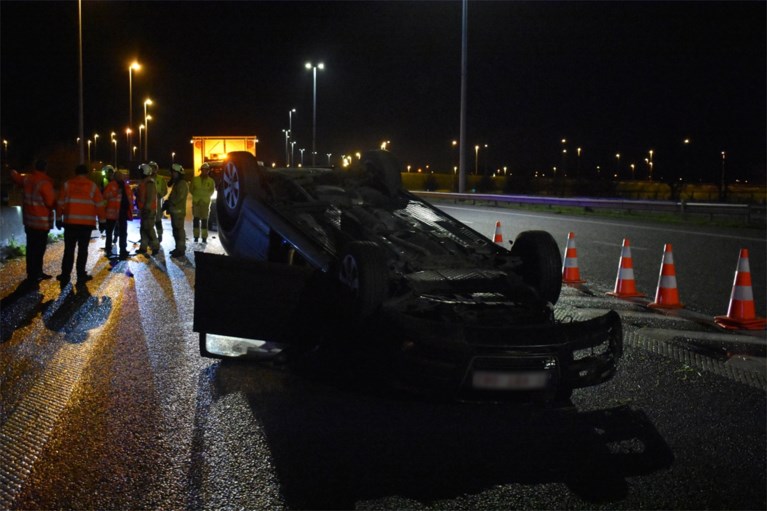Twee wagens overkop op E403 op amper enkele uren tijd