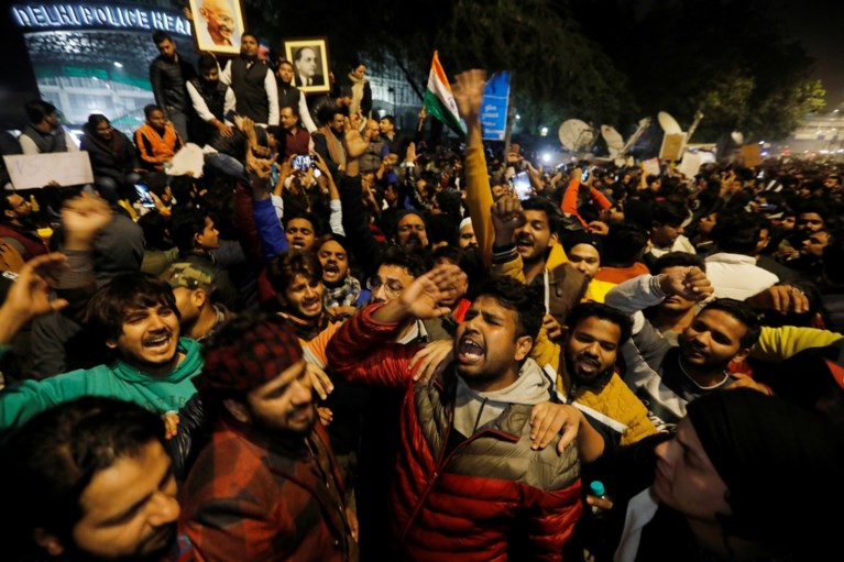 Tientallen gewonden bij gewelddadig protest tegen burgerschapswet in New Delhi