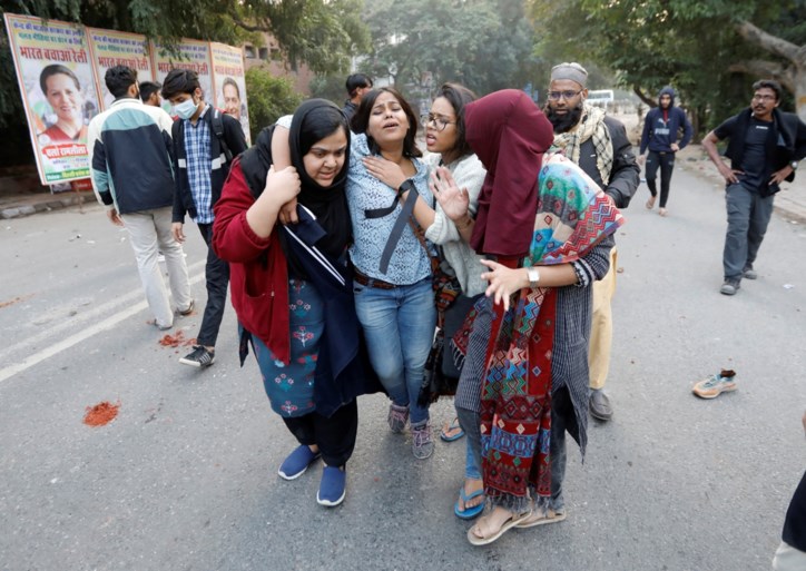 Tientallen gewonden bij gewelddadig protest tegen burgerschapswet in New Delhi