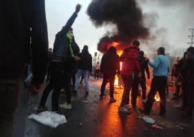 Minstens 304 doden door “meedogenloze repressie” van protest in Iran